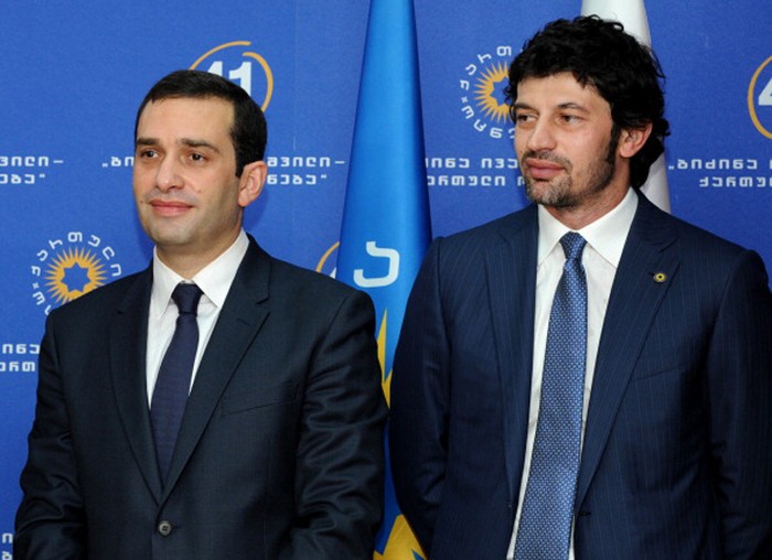 Kakha Kaladze bên tân phó Thủ tướng kiêm Bộ trưởng Quốc phòng Irakli Alasania.